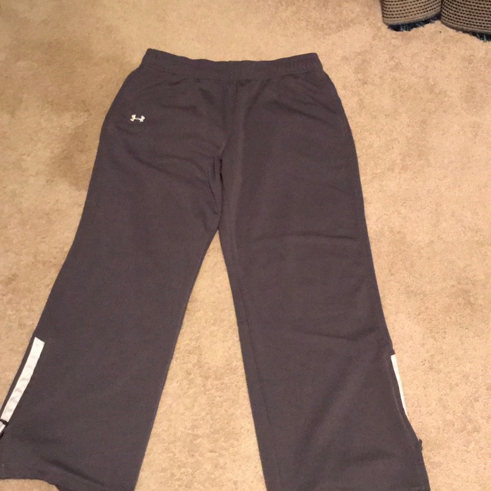 Underarmour woman’s grey track/warm up pants